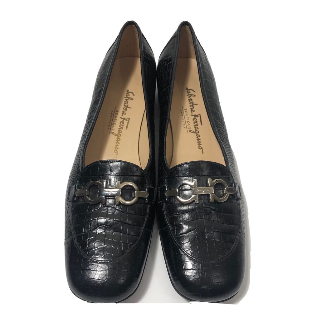 Salvadore Ferrragamo vintage buckle loafers. Size 9.5